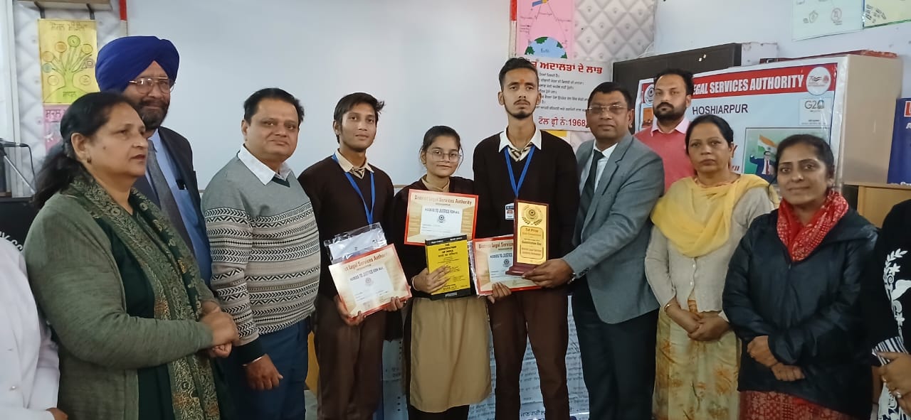 ਜ਼ਿਲ੍ਹਾ ਕਾਨੂੰਨੀ ਸੇਵਾਵਾਂ ਅਥਾਰਟੀ ਵੱਲੋਂ ਵੱਖ-ਵੱਖ ਸਕੂਲਾਂ ’ਚ ਮਨਾਇਆ ਸੰਵਿਧਾਨ ਦਿਵਸ